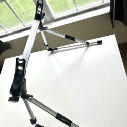 Adjustable iPad/iphone Holder 