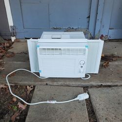 GE Window Air Conditioner 