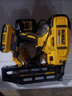 DEWALT 20V MAX XR Brushless 16-Gauge Straight Finish Nailer,