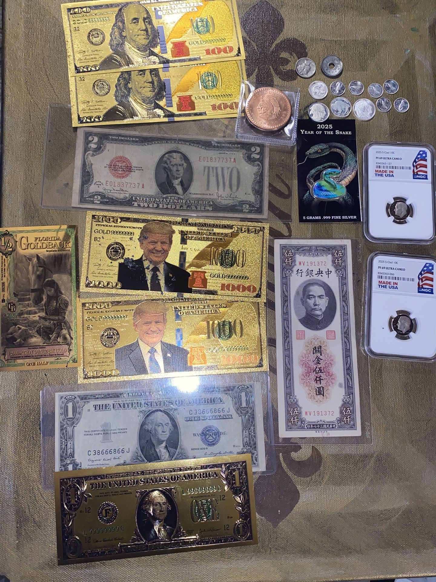 One lot of fractional small silver a foreign bank note An American year of the s