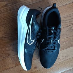Nike Men's Shoes 10.5 BRAND NEW