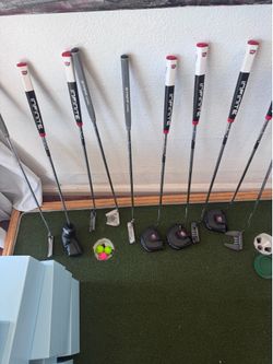 LOT 10 of Wilson putters