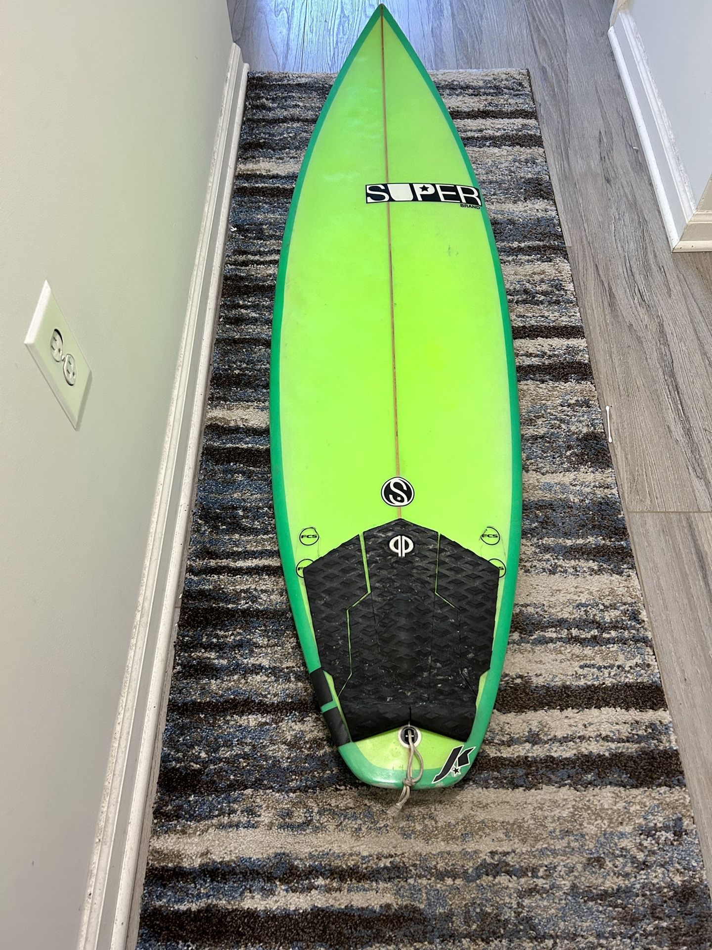 Surfboard 5’9 “SUPER BRAND” 