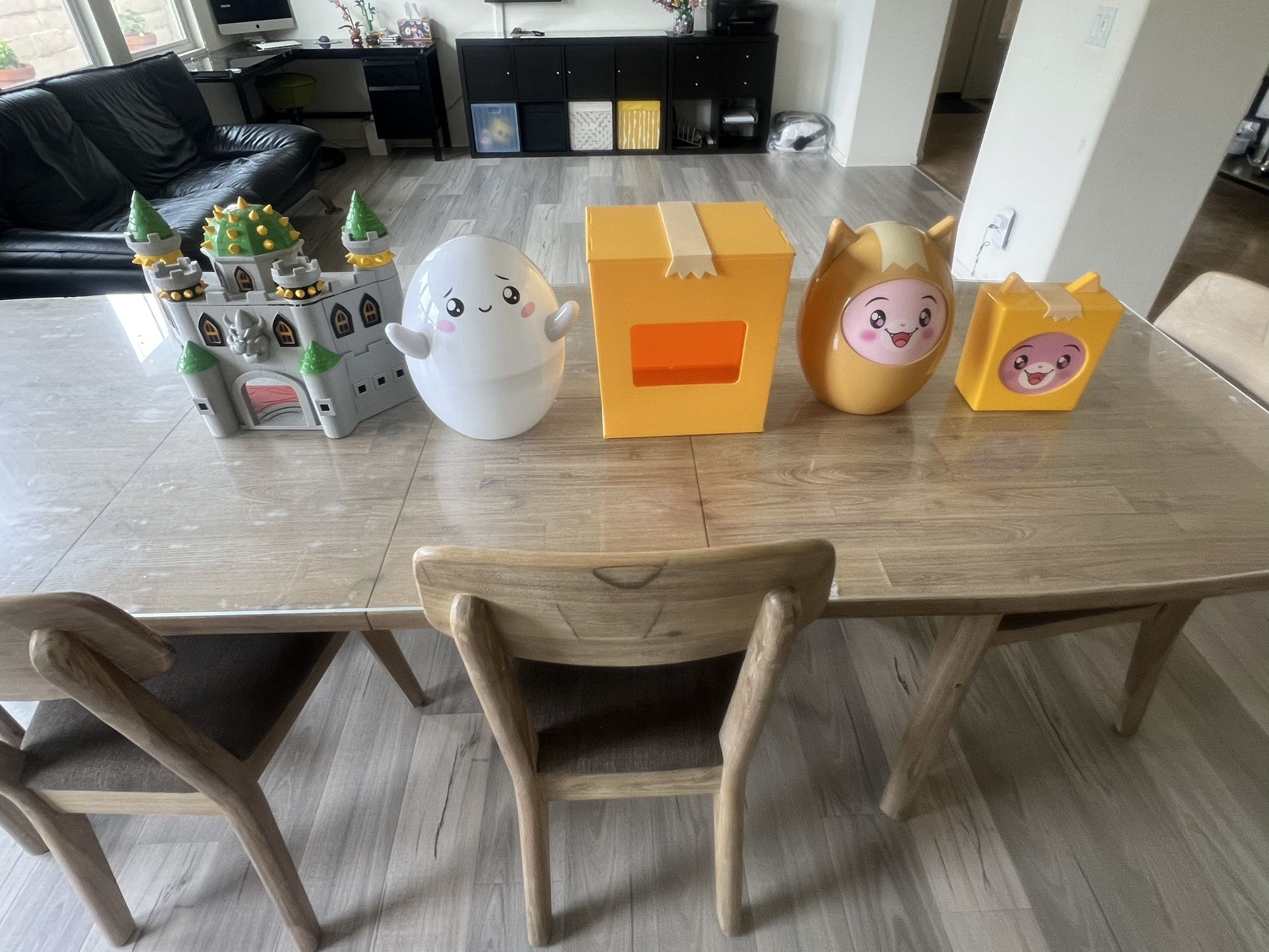 Lanky box Items and bowser Castle