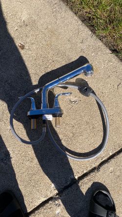 Laundry sink faucet