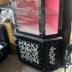Girls corner/ Shelving