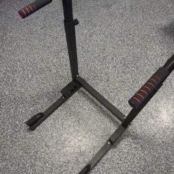 Steel Frame Dip Station with Adjustable Height
