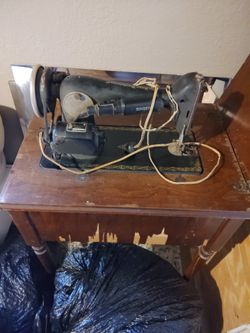 Singer Sewing Machine 