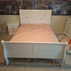 White Queen Bedframe (No Matress)