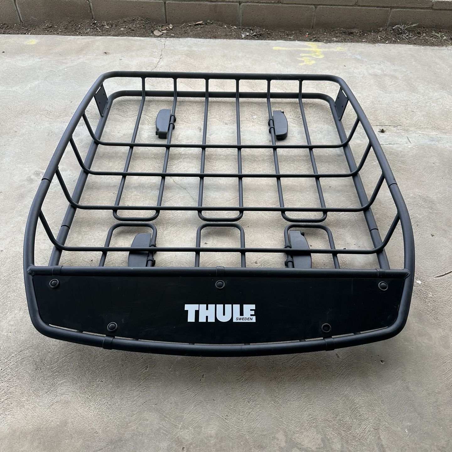 Thule Canyon XT Roof Basket 859XT for Sale in Yucca Valley, CA 