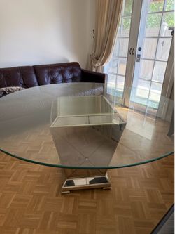 Z Gallerie round Dinning table