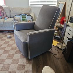 Da Vinci Piper Swivel Glider