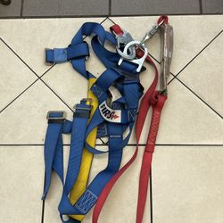 3MTM Protecta® Vest-Style Harness AB17510 with Shock Absorbing Lanyard - 6'L & 310lb weight capacity