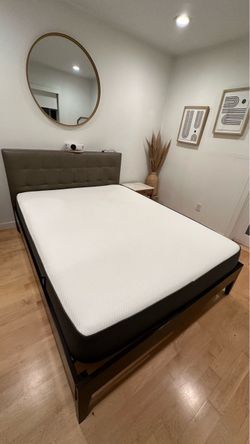 Casper Select queen size memory foam mattress BED ONLY. NO FRAME