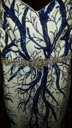 Long dress!! XS LIKE NEW well kept beautiful dress perfect for homecoming or prom!