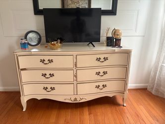 French Provincial 6-Drawer Dresser
