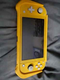 Nintendo Switch Lite (yellow)