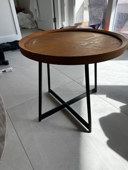 Round Wood Side Table with Metal Base 18H 20D