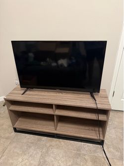 43 inch 4k Westinghouse tv with Roku