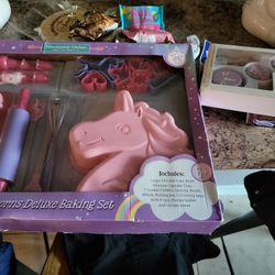 Rainbows And Unicorns Deluxe Baking Set