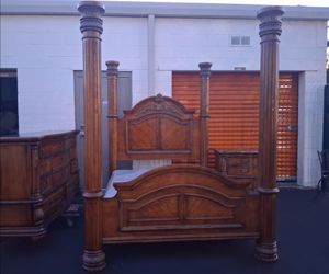 Qun Sz Bd St With Base Good Condition