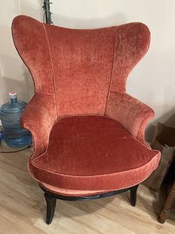 Antique Wing Chair 🪑 N Good Condition 