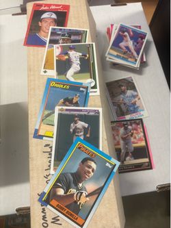 700 baseball cards from the 1980s and 90s