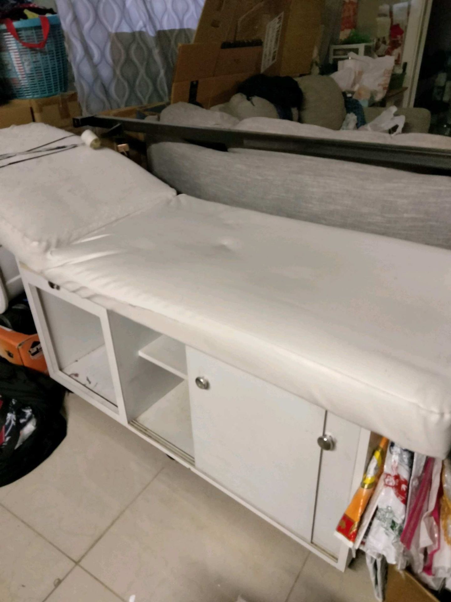 Facial Bed