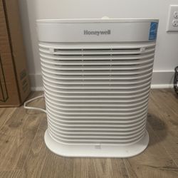 Honeywell 155 Sq. Ft Air Purifier 