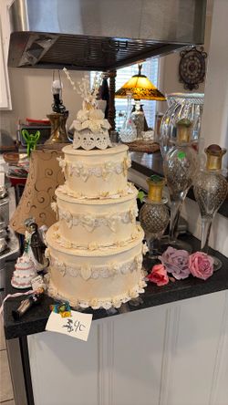 These are fake cakes and they're really beautiful. They're made by a designer cake person. They're beautiful. I got them from William Glenn years