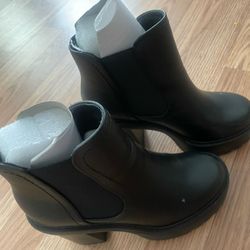 BLACK ANKLE BOOTS