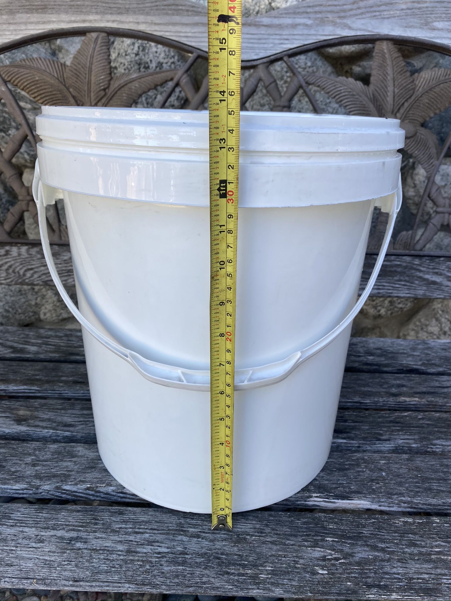 Feed & Seeds Container