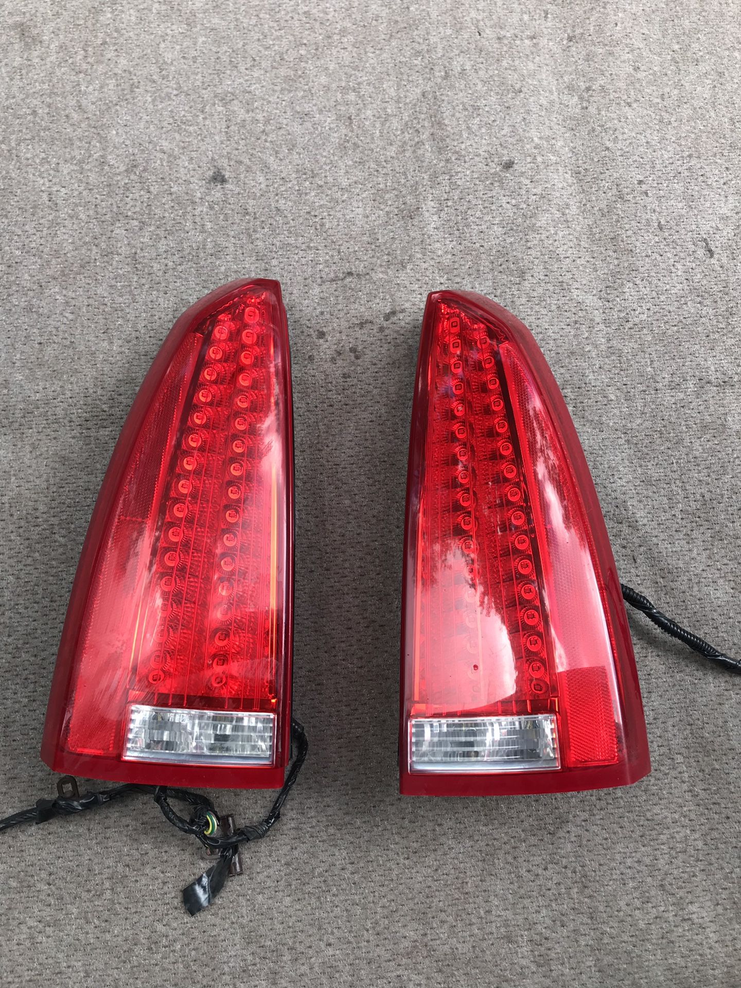 2007 Cadillac DTS Taillights w/Wiring Harness