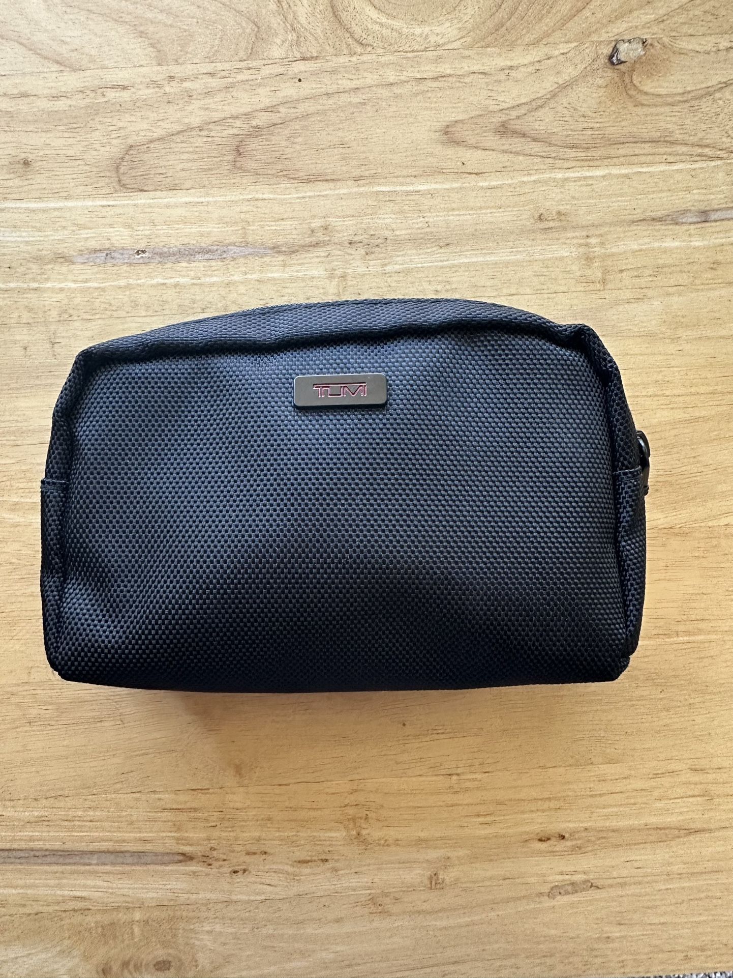 TUMI For Delta Air Lines Black Fabric Toiletry Makeup Amenity Travel Kit Bag