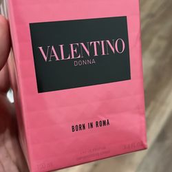 Valentino Donna (born of Roma) FEMALE