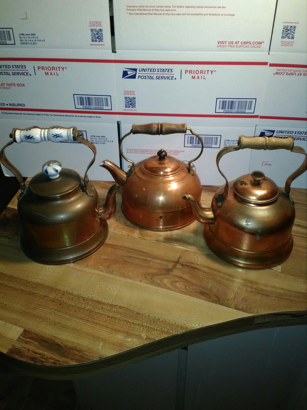 Copper tea pot In Left With Ceramic Handle