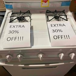 HOTPOINT RGBS330DRWW 30-in 4 Burners 4.8-cu ft Freestanding Gas Range Stove