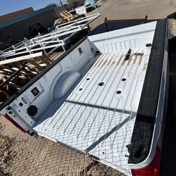 23-25 Ford F250 FX4 Super Duty 8’ long truck bed. 