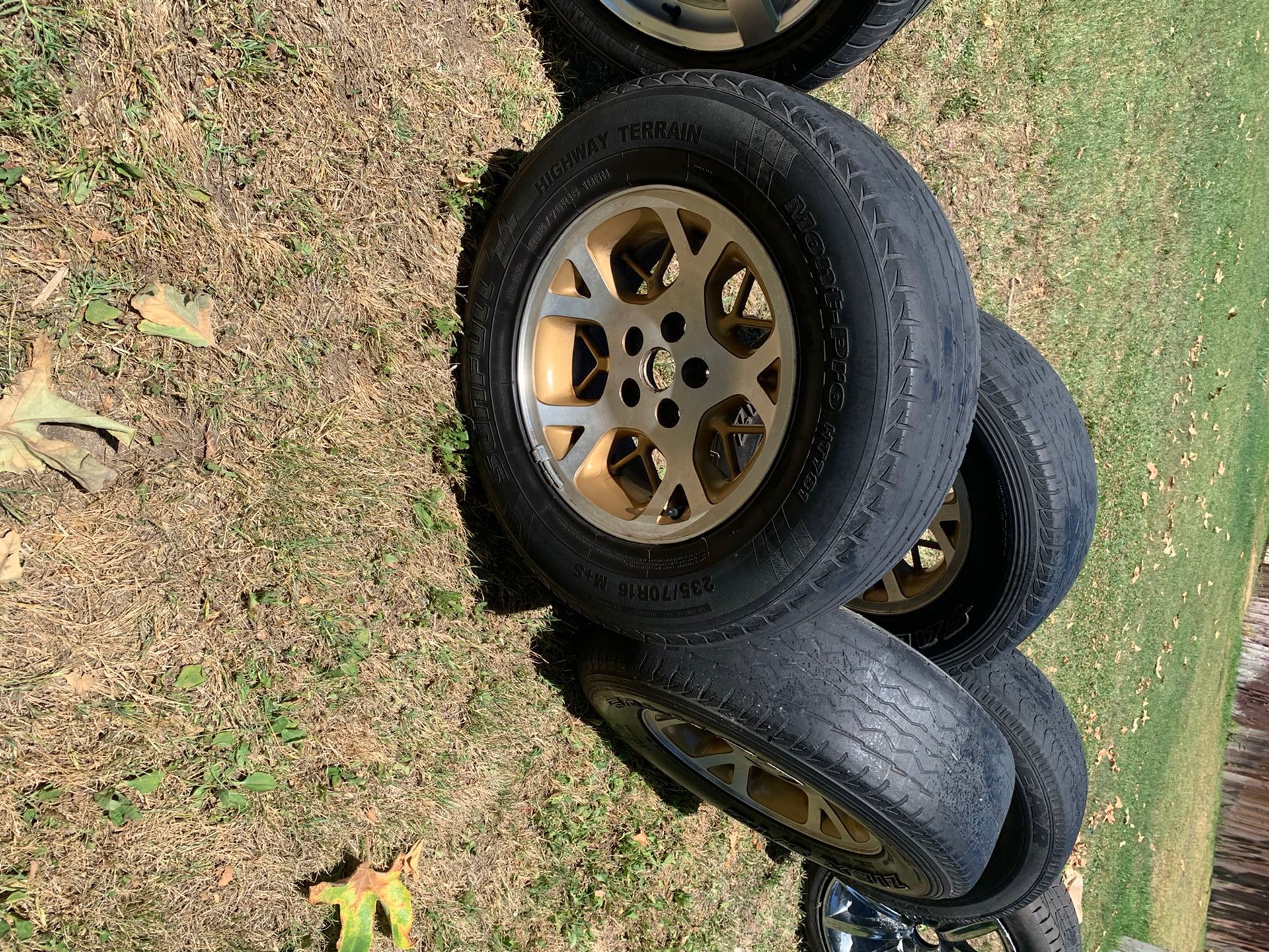 Jeep Rims Gold Inside 16” Tire Tread 40%