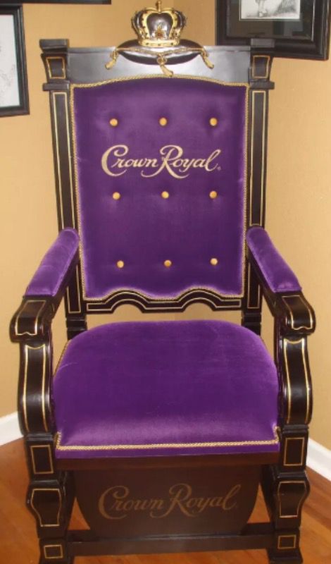 Crown royal Kings Throne Man Cave chair collectible car racing
