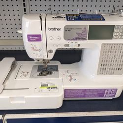 Brother SE400 Combination Computerized Sewing and Embroidery Machine -SE400