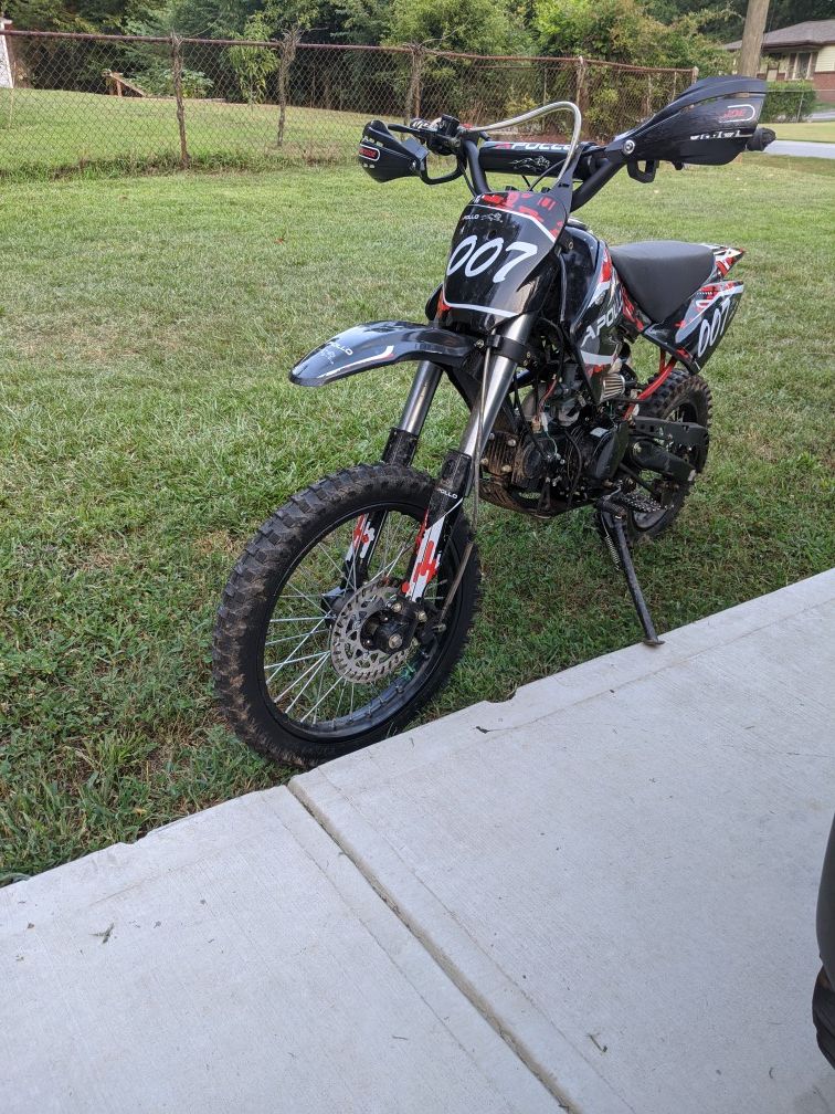 2019 Apollo dirt bike adult size 125cc 4 speed.