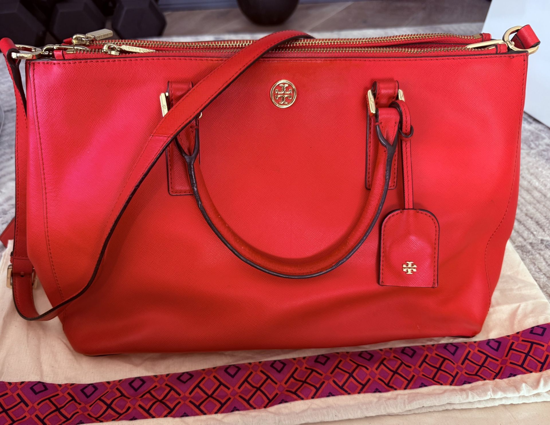 Gorgeous Tory Burch leather Tote Bag With Shoulder Strap