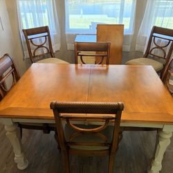Dining Room Table & Chairs
