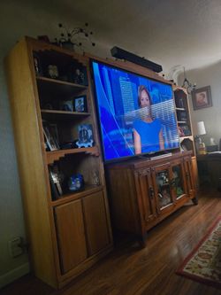 Entertainment wall unit