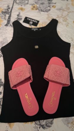 Sandalias , camiseta ,