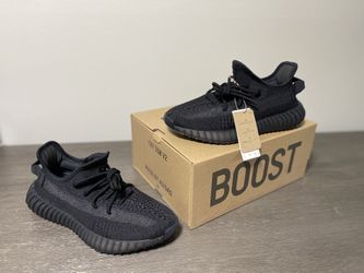 Yeezy 350 V2 “Onyx” Size 6 Brand New