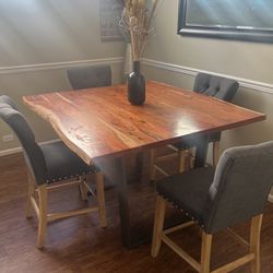Wood Table  and Chairs (Pub Style)