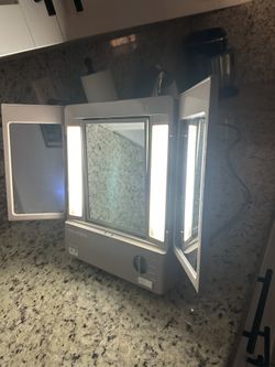 Home Travel Makeup Mirror With Lights.
