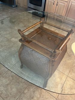 Dining  Table Rattan and Wicker glass top 48 inches like New